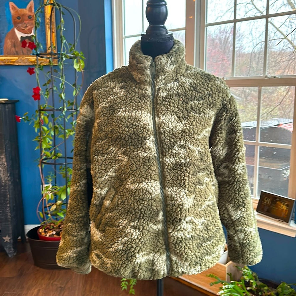 🍁 Cozy Up in Style! Nine West Teddy Camouflage Jacket – Women’s Medium 🍁